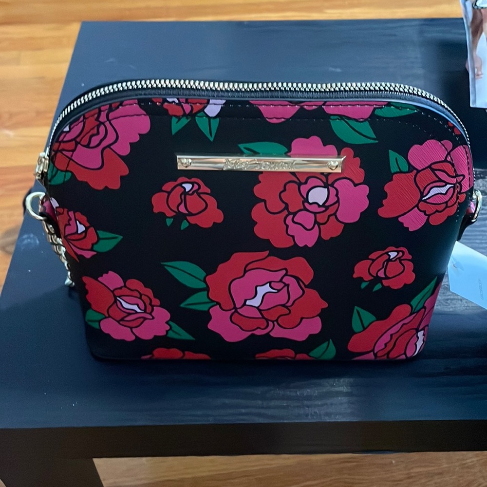 🎀NWT Betsy Johnson Black Floral Crossbody🎀